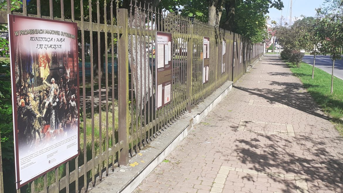 Wystawa „W promieniach majowej jutrzenki…” gościnnie w Kozienicach